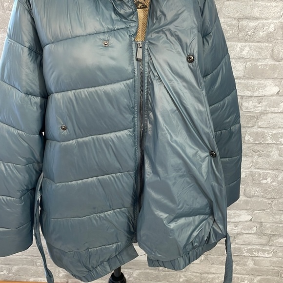 Universal Standard Kanda Puffer Coat - Picture 6 of 11